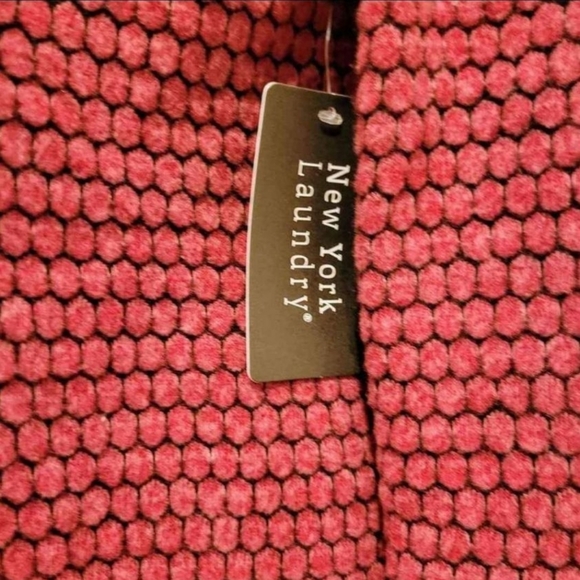 NEW 1X Honeycomb Pattern Diagonal Hemline Sweater - Picture 8 of 10